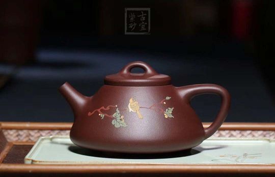 《石瓢泥绘鸟》宜兴紫砂壶名师工艺美术师手工紫泥金丝西施泡茶壶