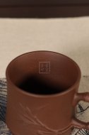 《带把竹节品茗杯》